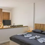 Adriatic Glow H62 * Golem (Tirana)